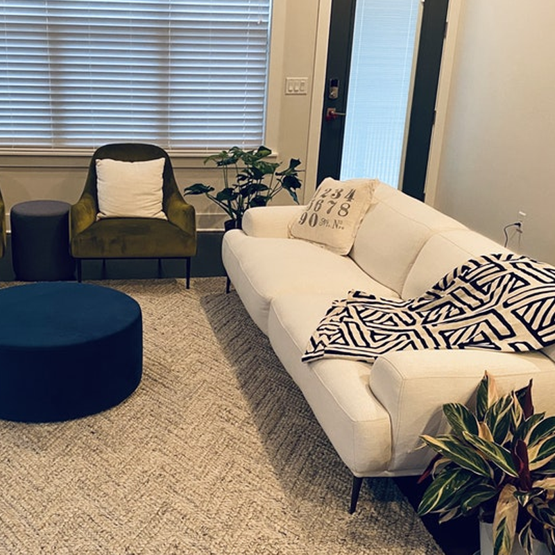 嘉彤意卡曼小編為講解客廳搭配休閑布藝沙發(fā)的方法